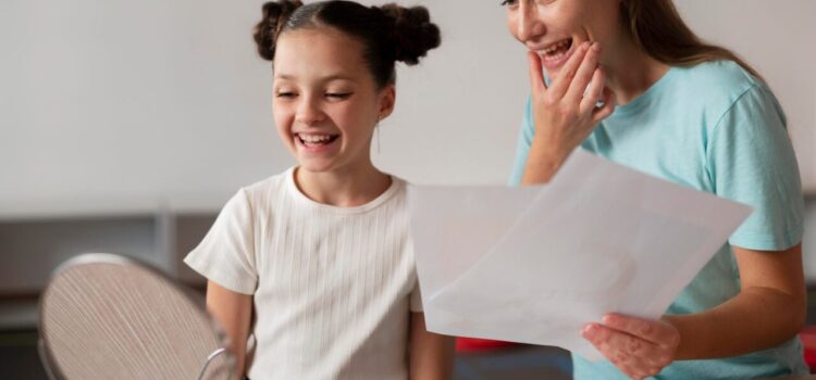 Dysphasie chez l’enfant : comprendre le trouble du langage Enfant accompagné par une orthophoniste pendant une séance de rééducation du langage.
